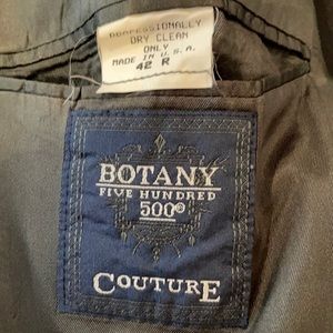 Pants 32’’ waist inseam 28’’.  Jacket 42R